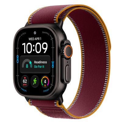 Apple Watch Ultra 4, 49 мм корпус из титана цвета «Black», ремешок Trail Loop цвета «Burgundy» размера M/L